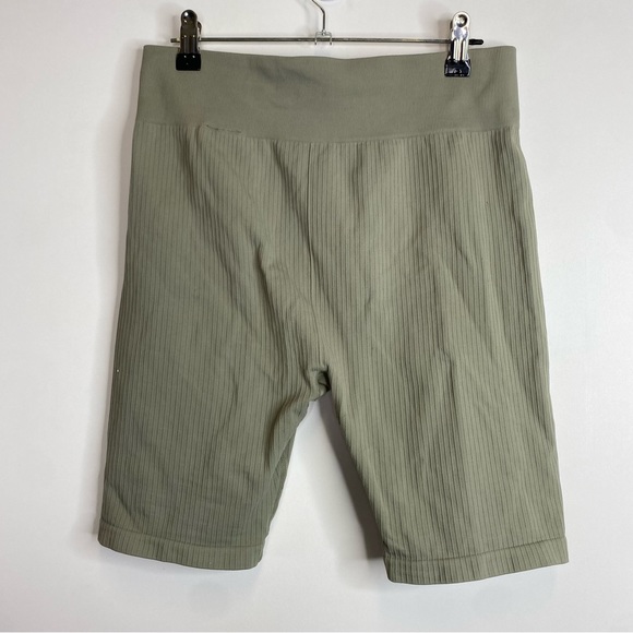 H&M Medium Green Ribbed Athletic Biker Workout Shorts - Picture 2 of 3